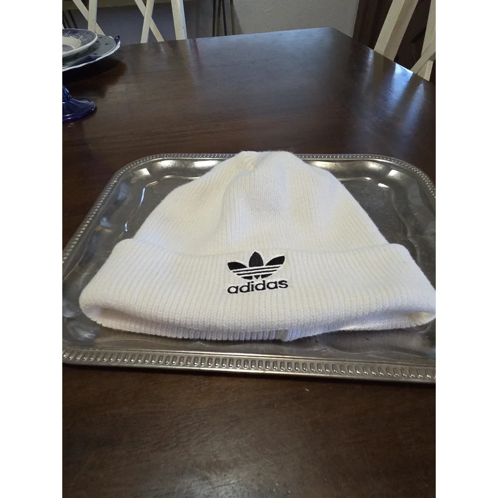 adidas White Knit Beanie Acrylic Winter Sports Hat Logo Accent One Size